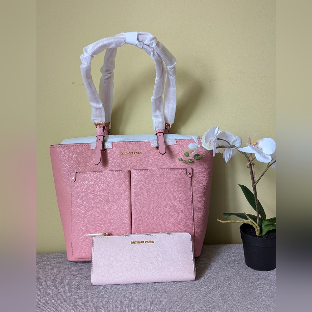 💥SOLD💥BNWY MK bag and wristlet